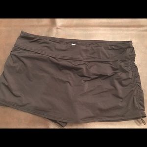 TYR bathing suit/ active wear skort